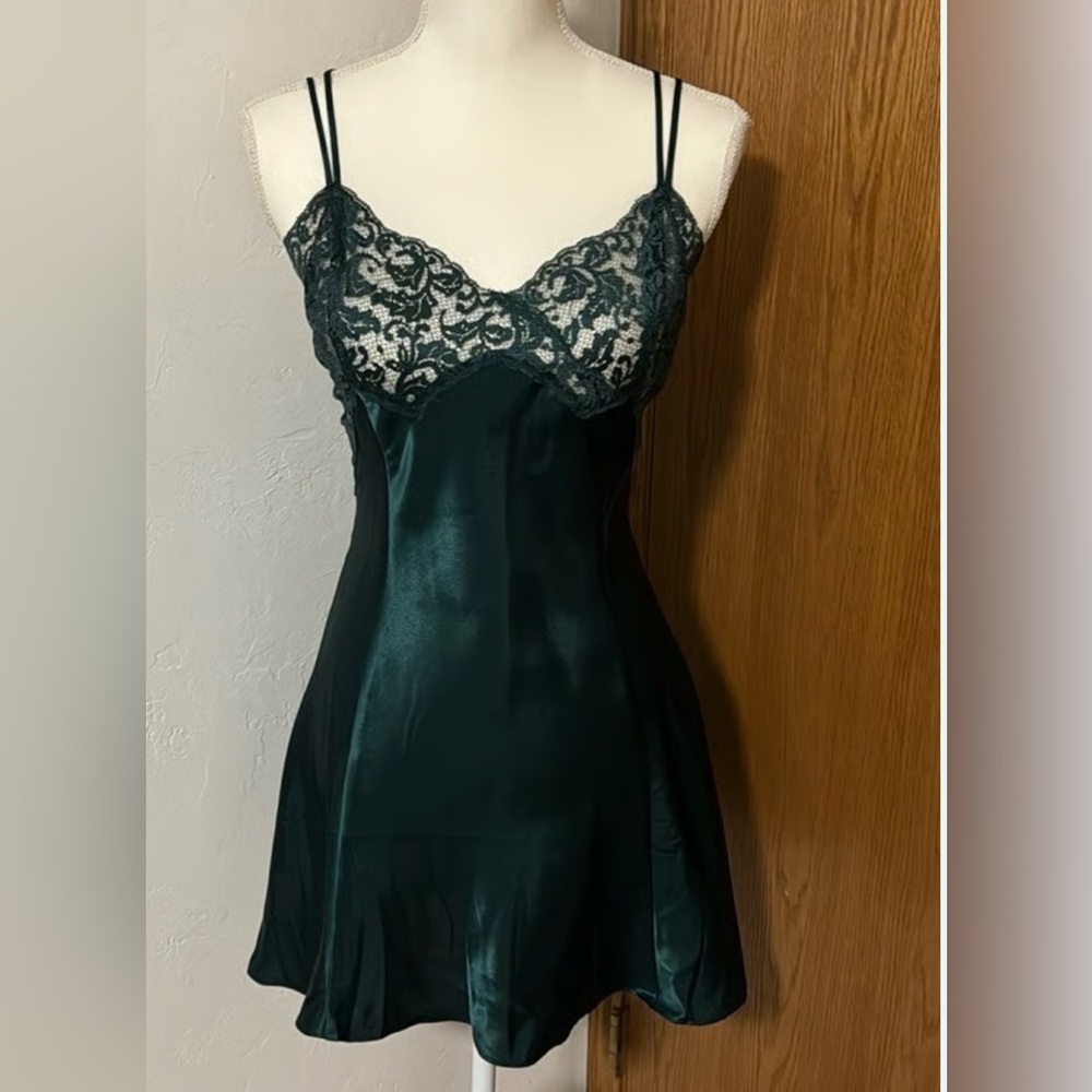 Victoria’s Secret, Dark Green Slip w Lace and Strappy Detail, Size Large.